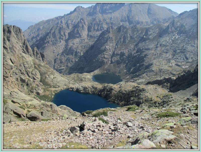 Два озера : Капителло (вверху) и Мело (внизу).