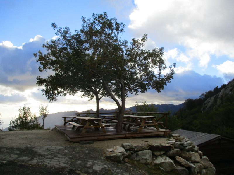 В ясную погоду с этой террассы открывается фантастический вид на горы.