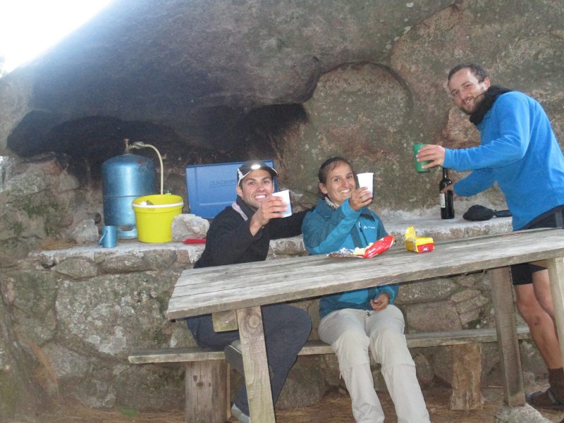 Томер и наши бельгийские друзья на рефьюже Палири на днь раньше нас (фото Томера)