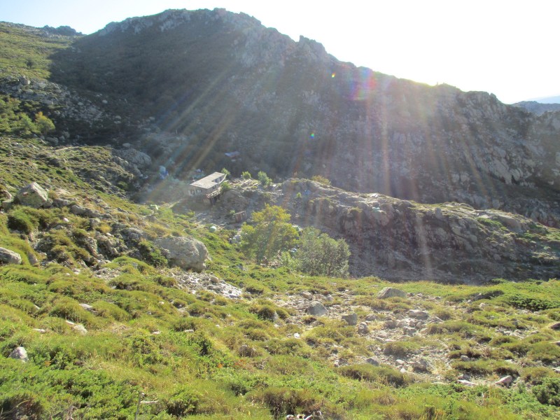 Внизу остался рефьюж Usciolu, уже опустевший в этот час. Все ушли на фронт на GR 20.