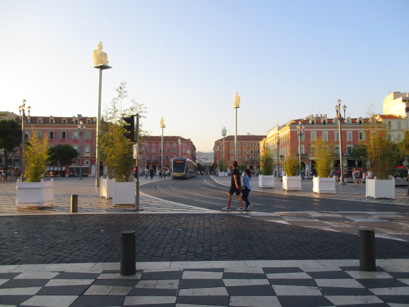 Главная улица Ниццы - Медичин.